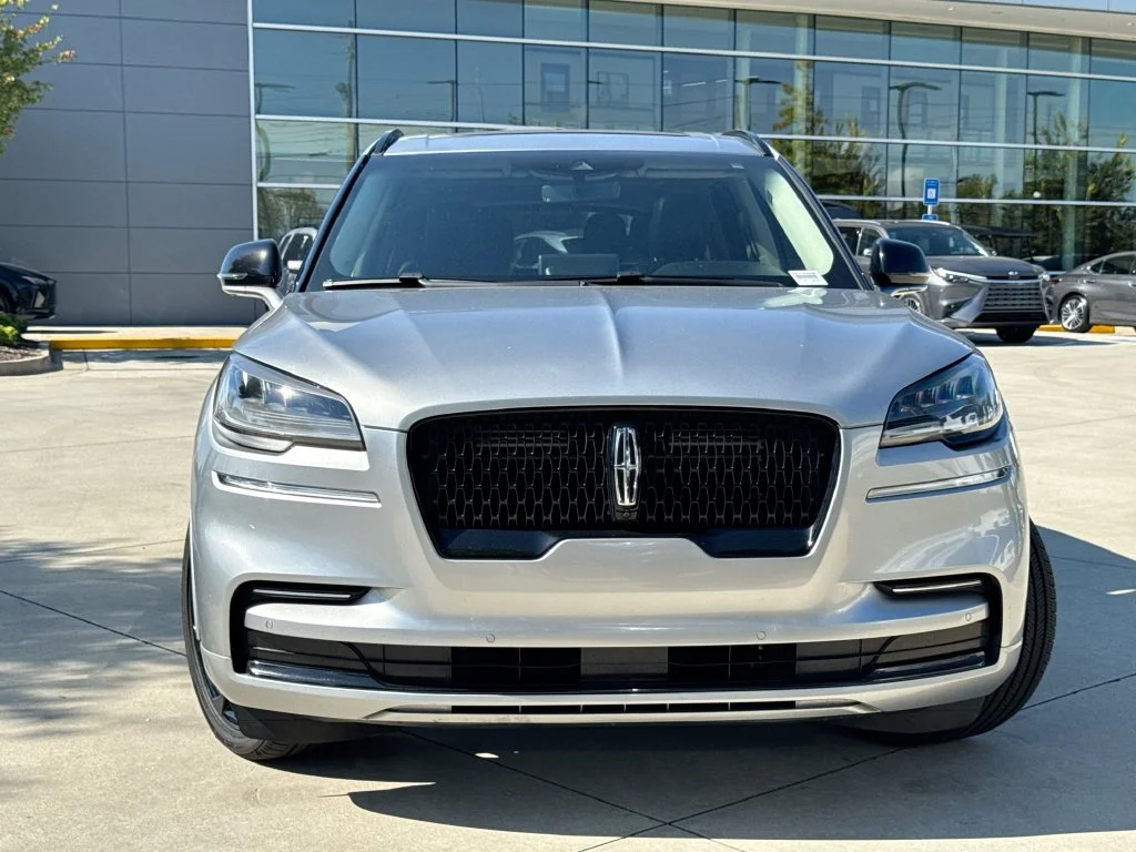 Used 2023 Silver Lincoln Reserve image 4