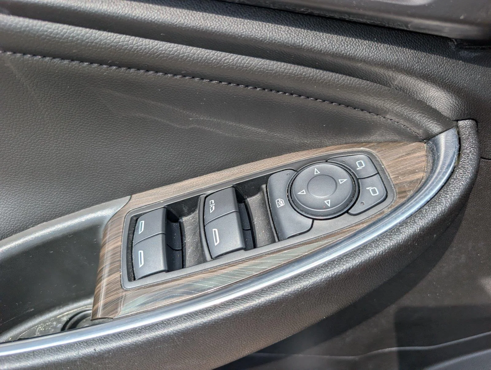 Used 2024 Lakeshore Blue Metallic Chevrolet 2LT image 29