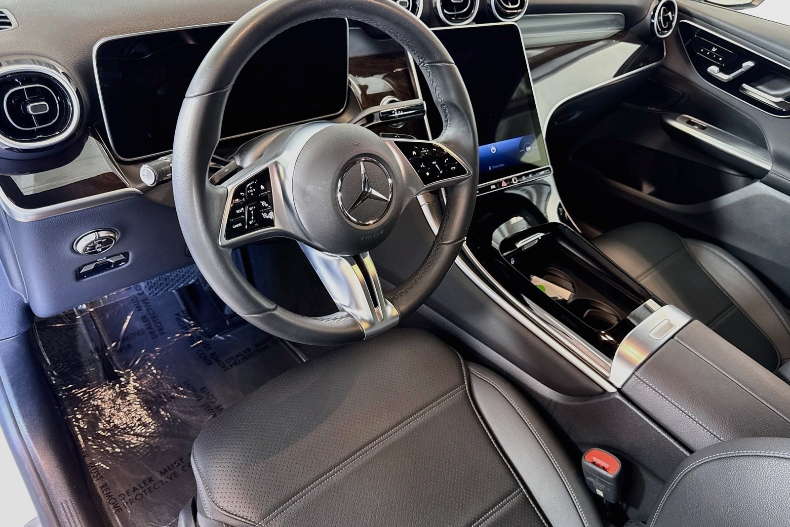 Certified Used 2026 Polar White Mercedes-Benz GLC 300 image 9