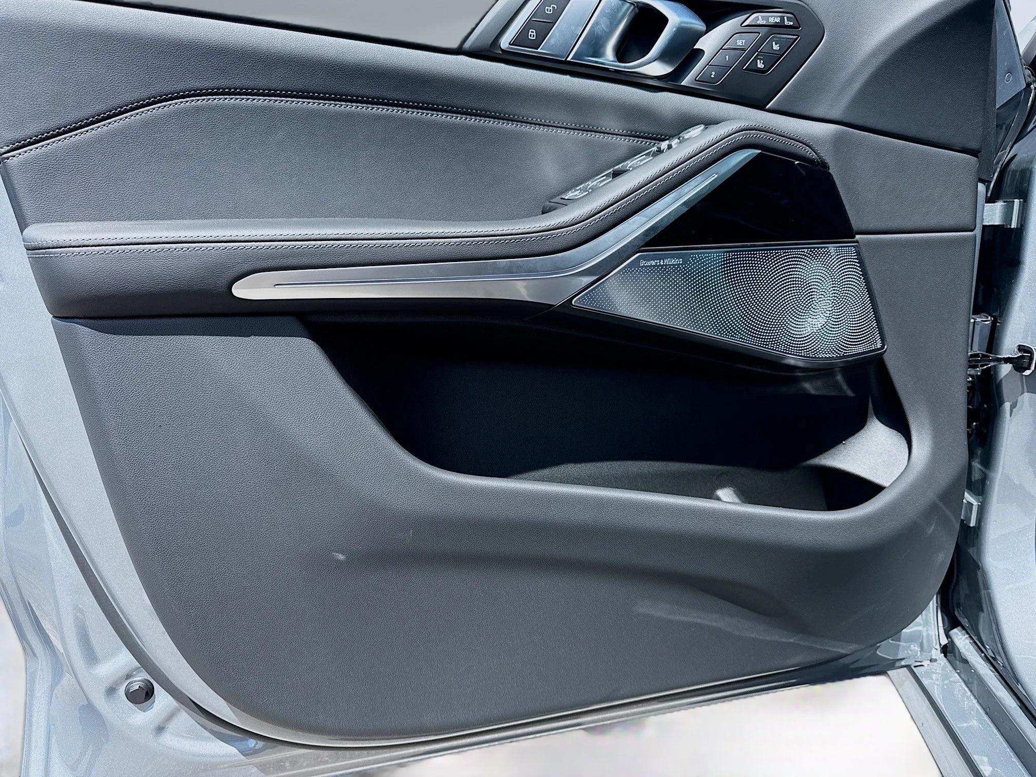 New 2026 Skyscraper Grey Metallic BMW ALPINA XB7 image 24