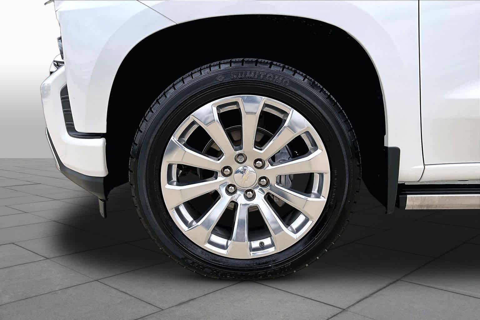 Used 2022 Iridescent Pearl Tricoat Chevrolet High Country image 11