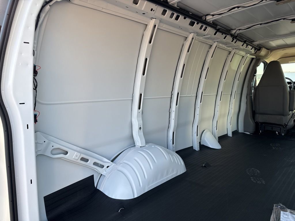 2025 Chevrolet Express Cargo Work Van - Photo 21