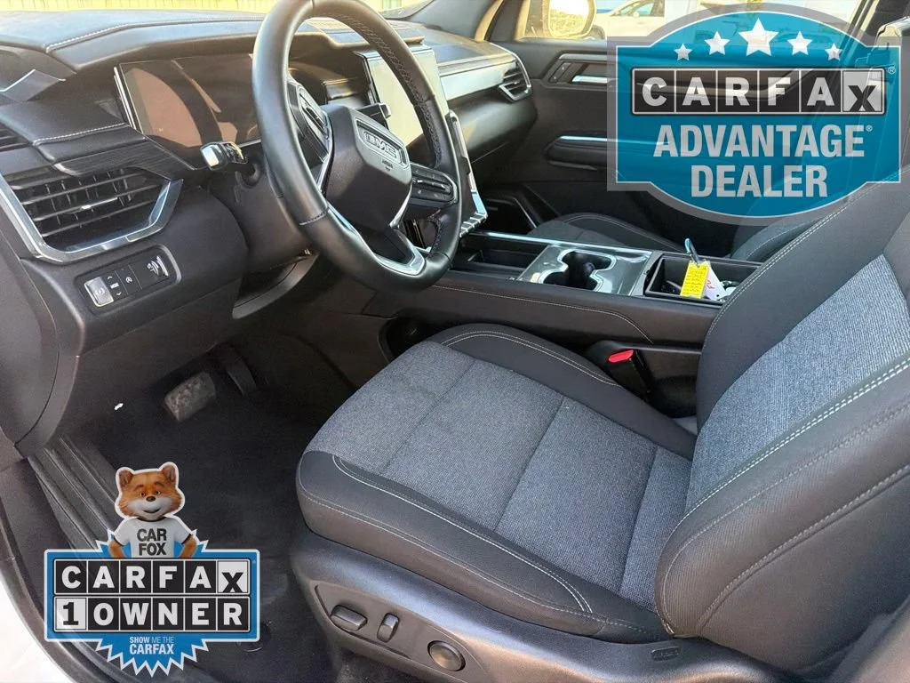 Used 2025 Summit White GMC Elevation image 8