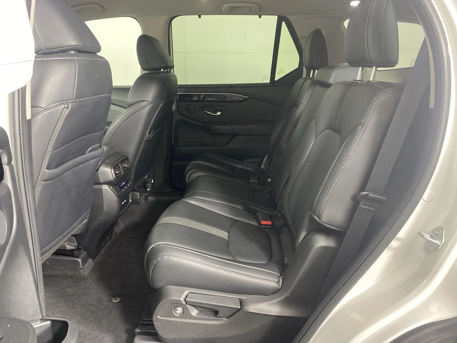 Used 2023 Platinum White Pearl Honda EX-L image 24