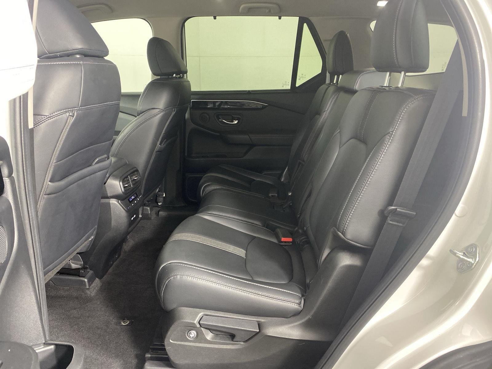 Used 2023 Platinum White Pearl Honda EX-L image 24