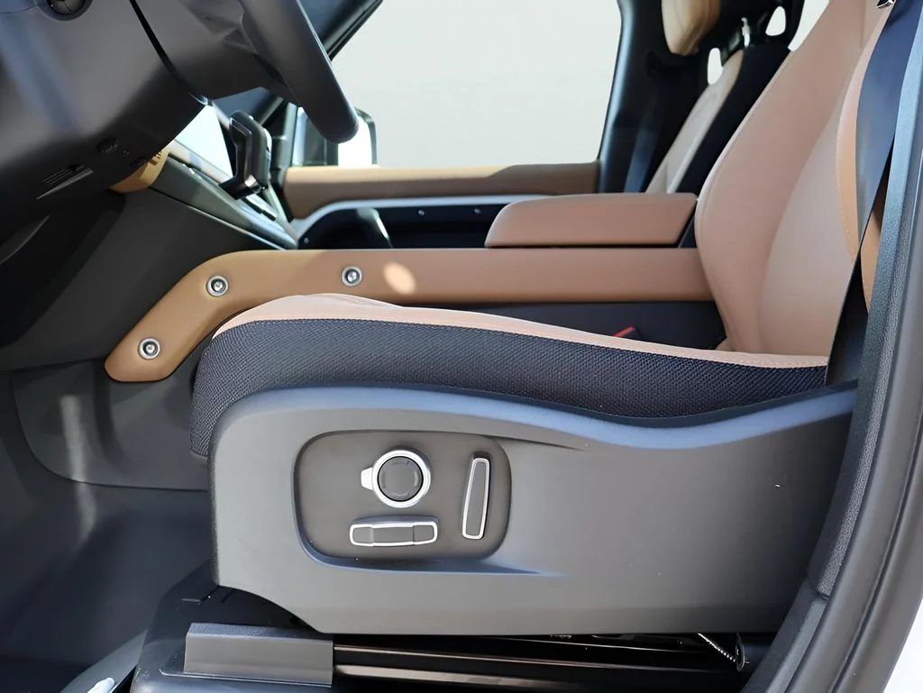 New 2025 Fuji White Land Rover V8 image 36