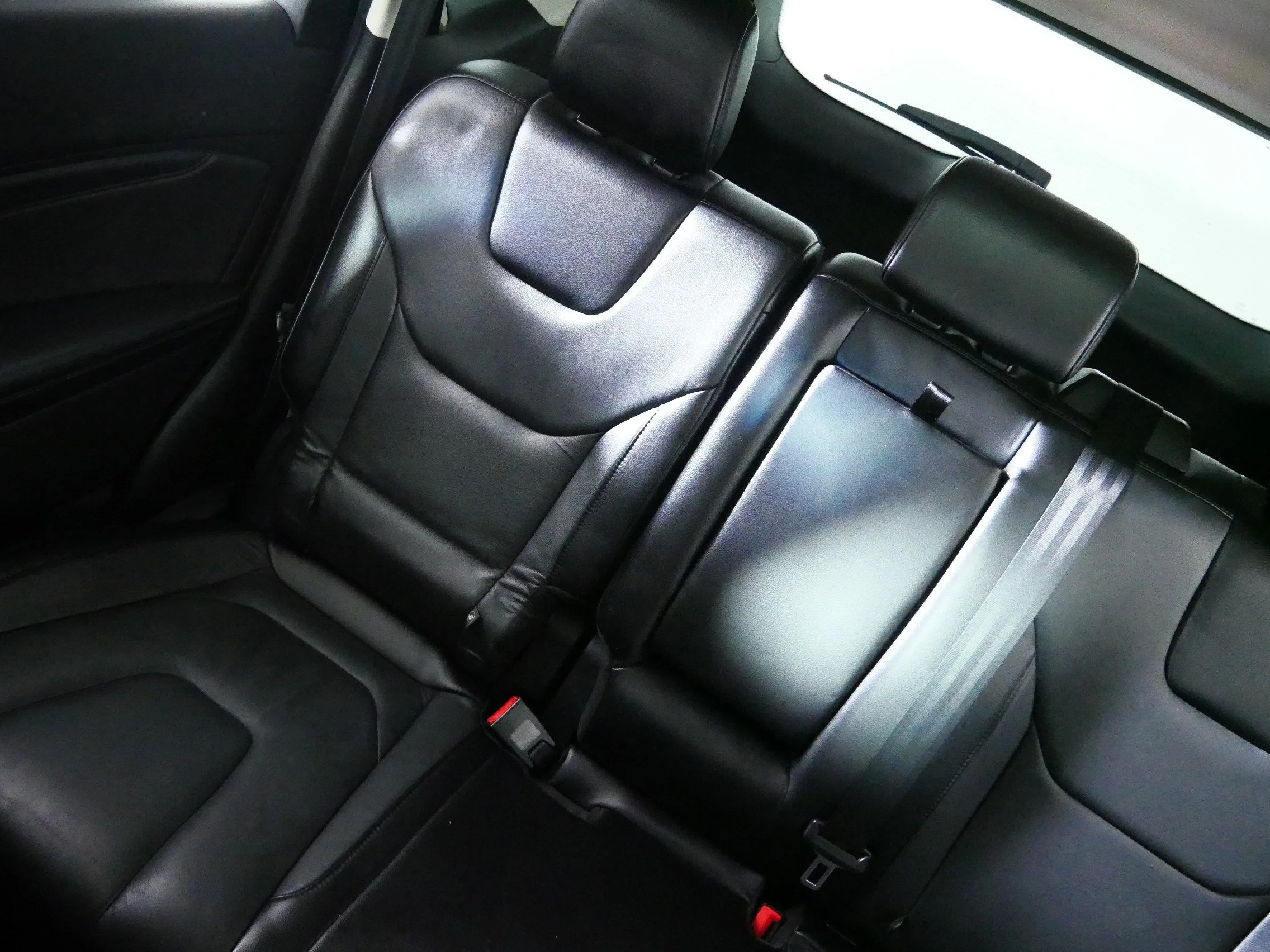 Used 2018 White Platinum Metallic Tri-Coat Ford Titanium image 12
