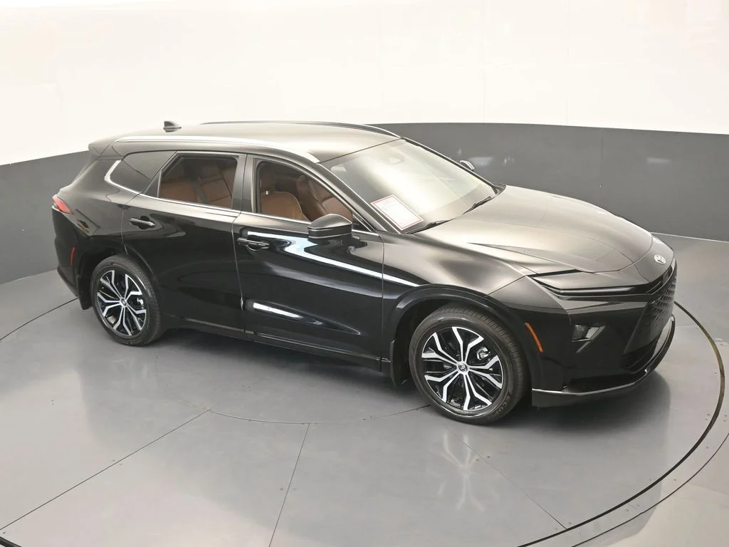 Used 2025 Black Toyota XLE image 60