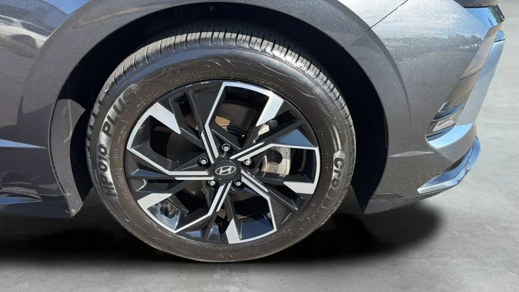 Used 2025 Gray Hyundai SEL image 17