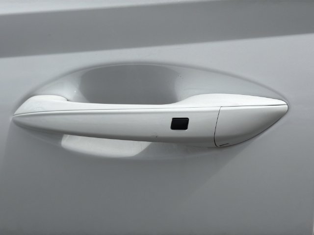 Used 2025 White Hyundai SEL image 40