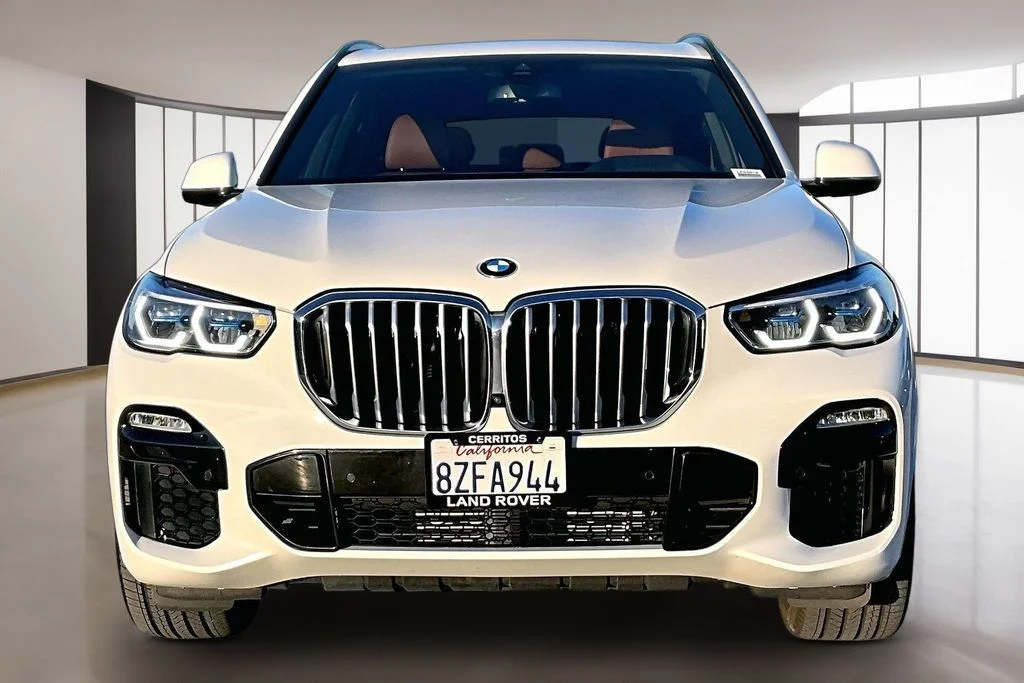 Used 2021 White BMW xDrive40i image 2