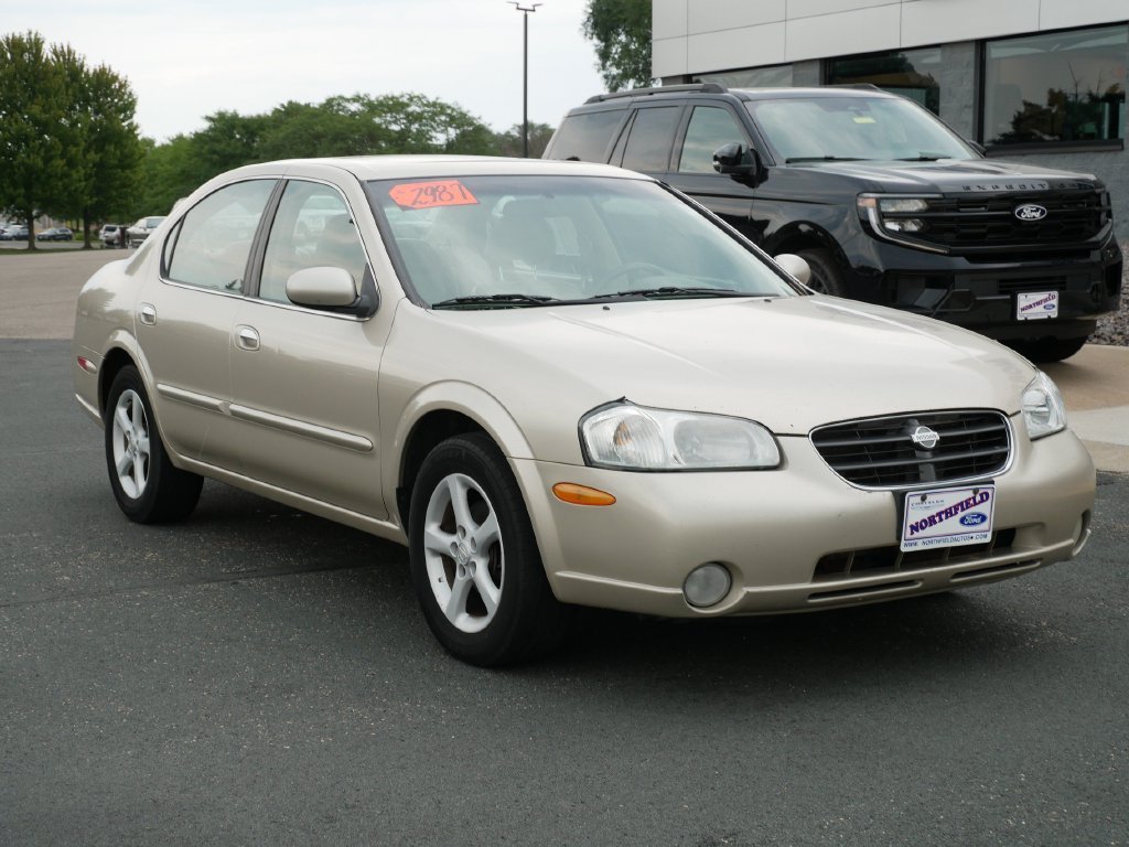Used 2000 Nissan Maxima GLE with VIN JN1CA31A4YT205823 for sale in Northfield, Minnesota
