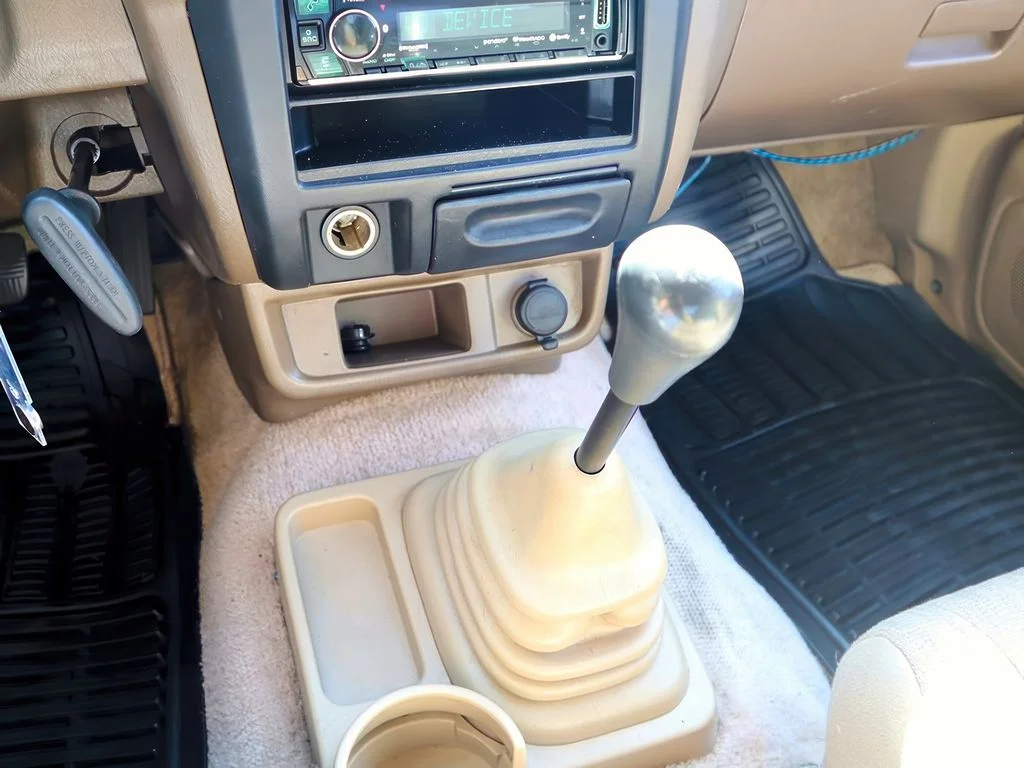 Used 2000 Silver Ice Clearcoat Metallic Nissan SE image 18