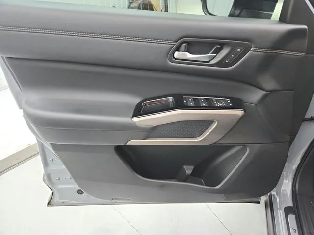 Used 2024 Gray Nissan Platinum image 35