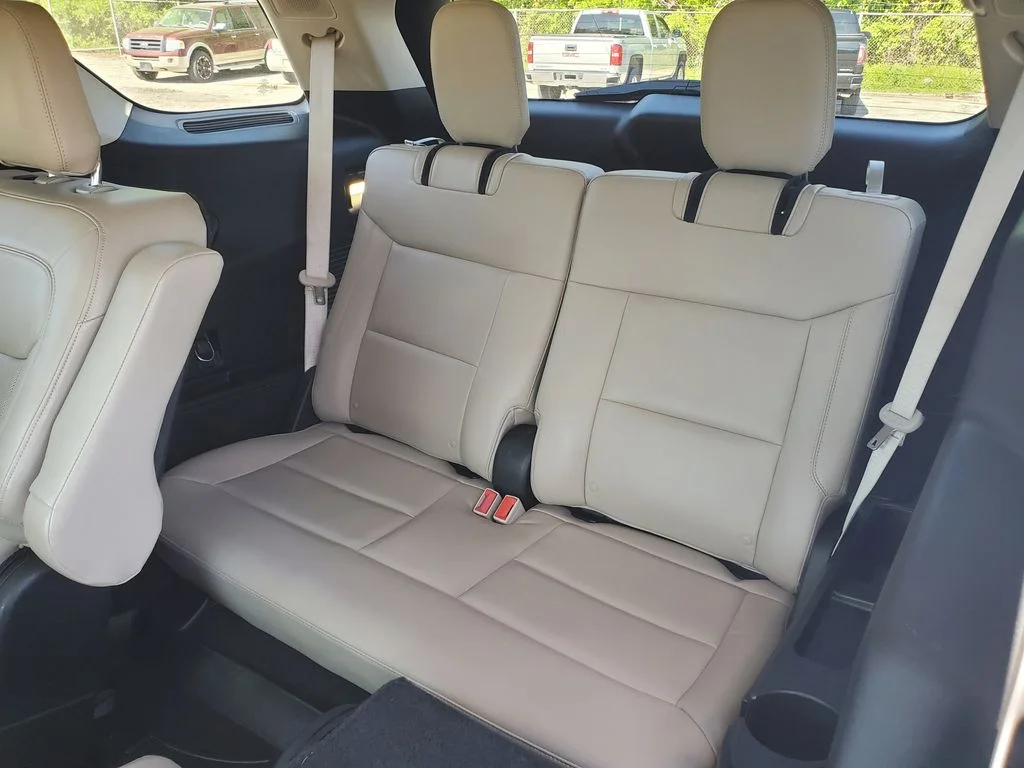 Used 2020 White Ford Limited image 33