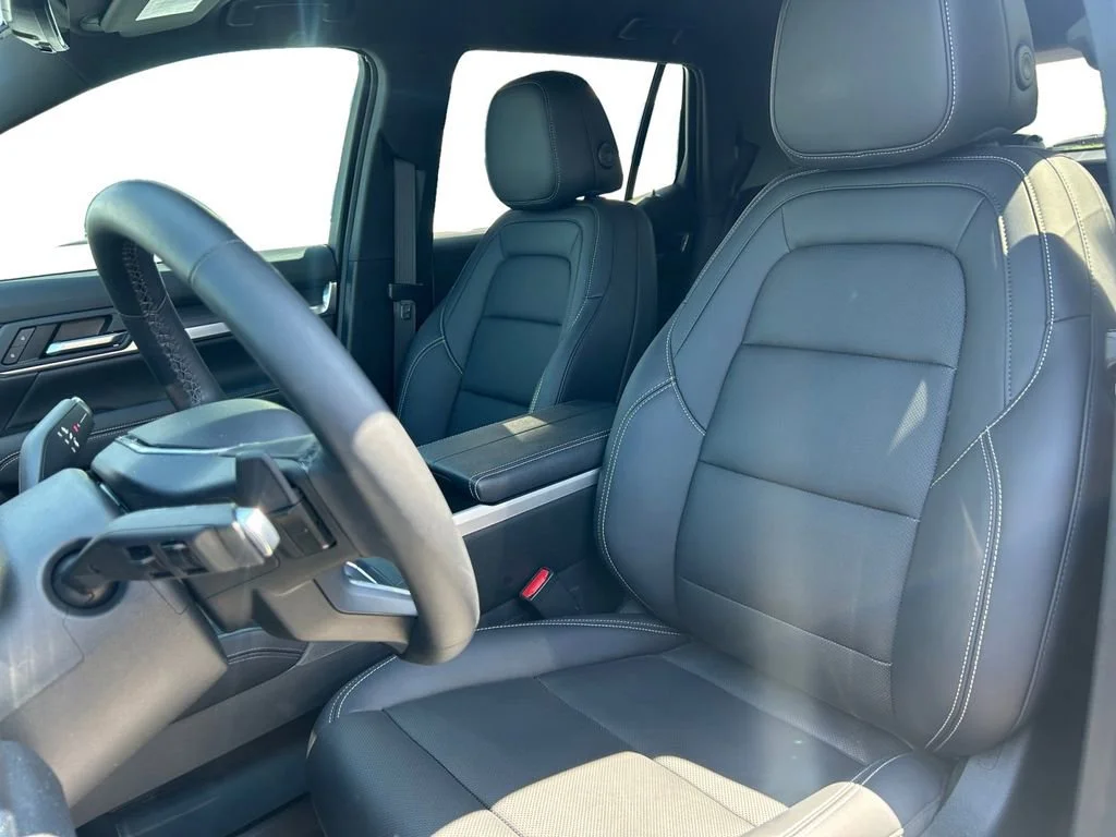 New 2026 Sterling Metallic GMC Elevation image 26