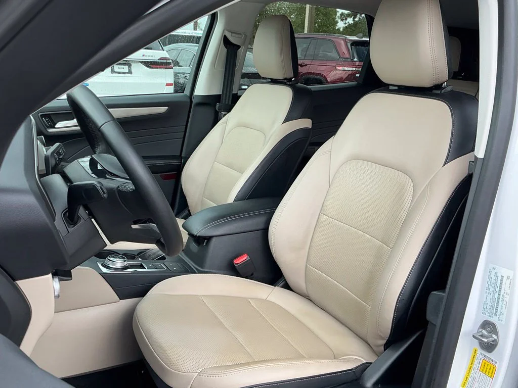 Used 2021 White Ford SEL image 27