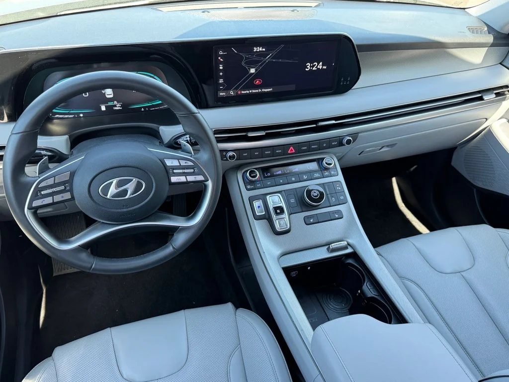 Used 2025 Silver Hyundai SEL image 16