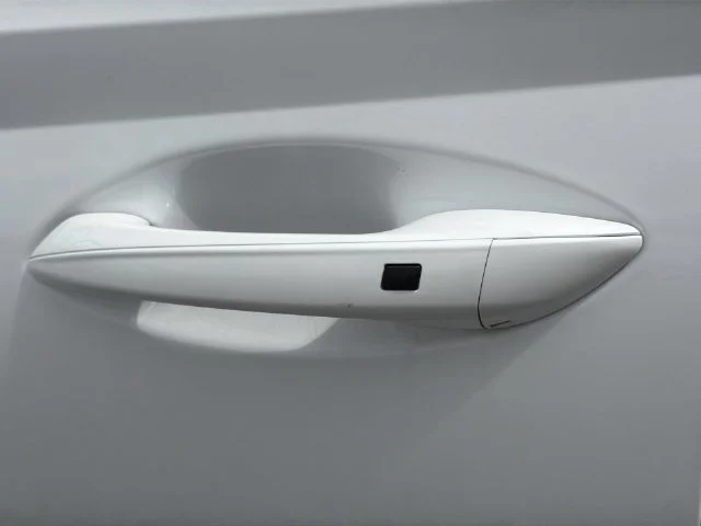 Used 2025 White Hyundai SEL image 40
