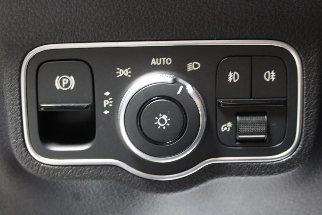 Certified Used 2026 Silver Mercedes-Benz GLB 250 image 19