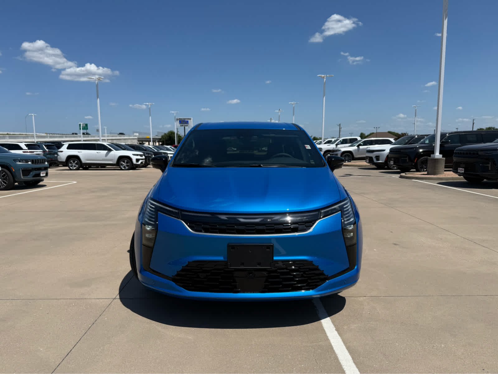 New 2027 Hydro Blue Pearl-Coat Exterior Paint Chrysler Select image 5
