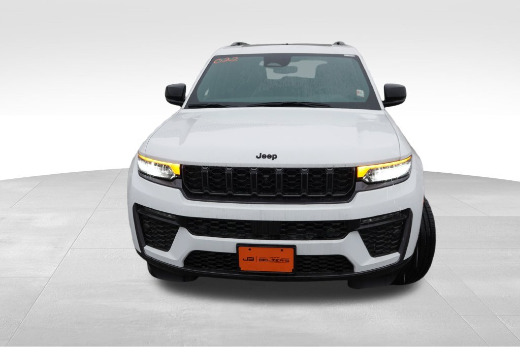 New 2026 Bright White Clear-Coat Exterior Paint Jeep Limited image 8