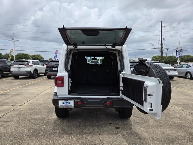 Used 2021 Bright White Clearcoat Jeep Unlimited Sahara image 29