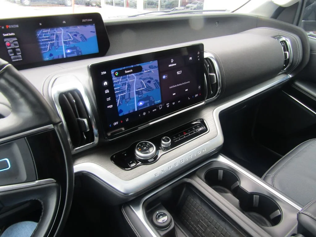 Used 2025 Black Ford Platinum image 30