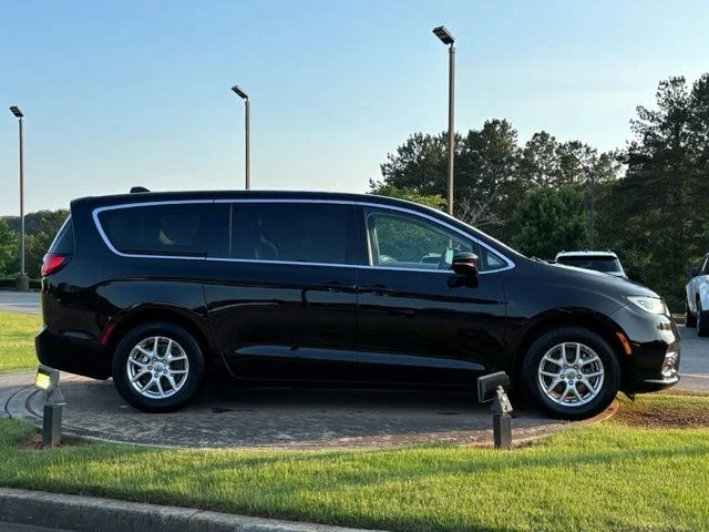 Used 2024 Black Chrysler Touring L image 8