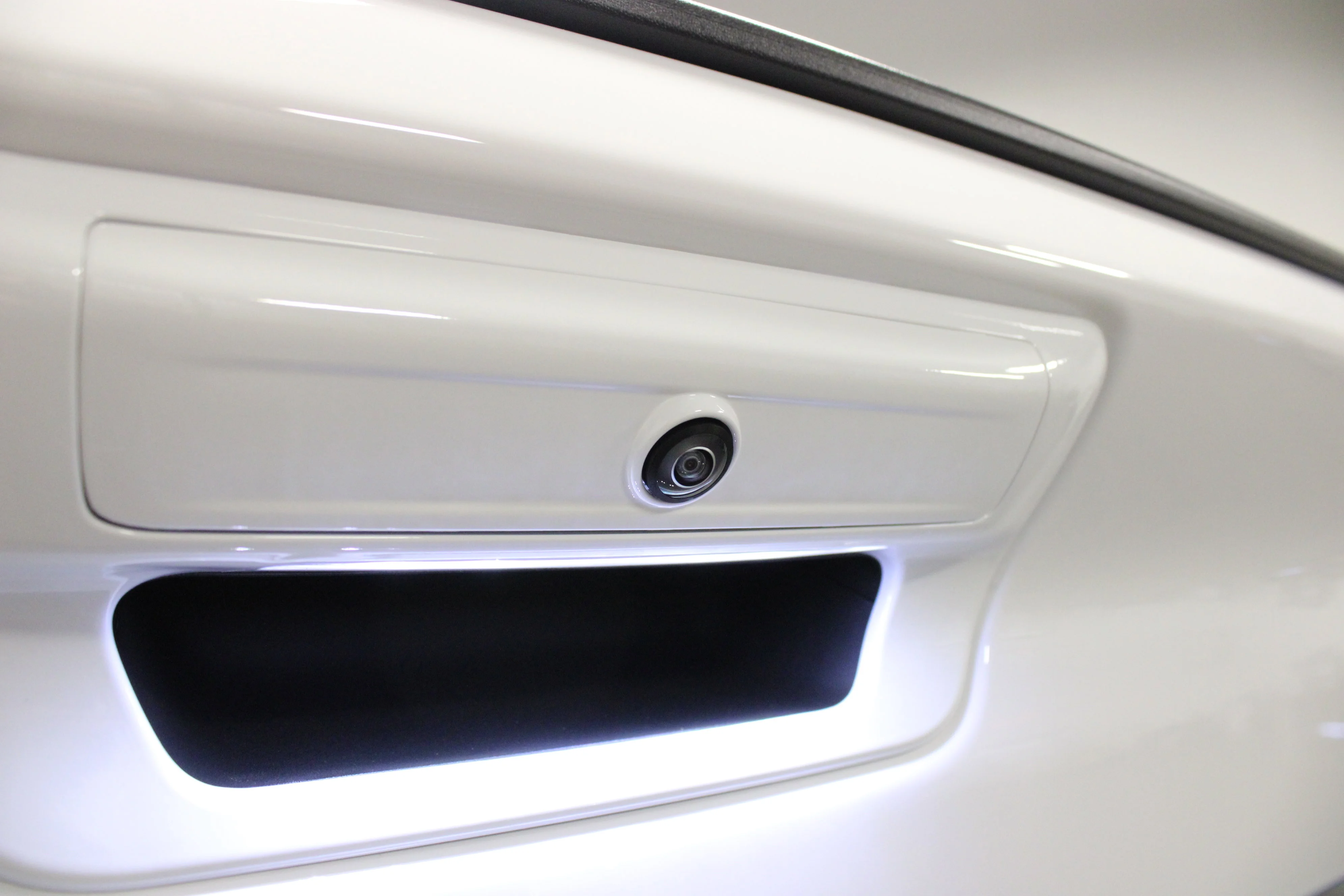 New 2026 Bright White Clear-Coat Exterior Paint RAM Laramie image 12