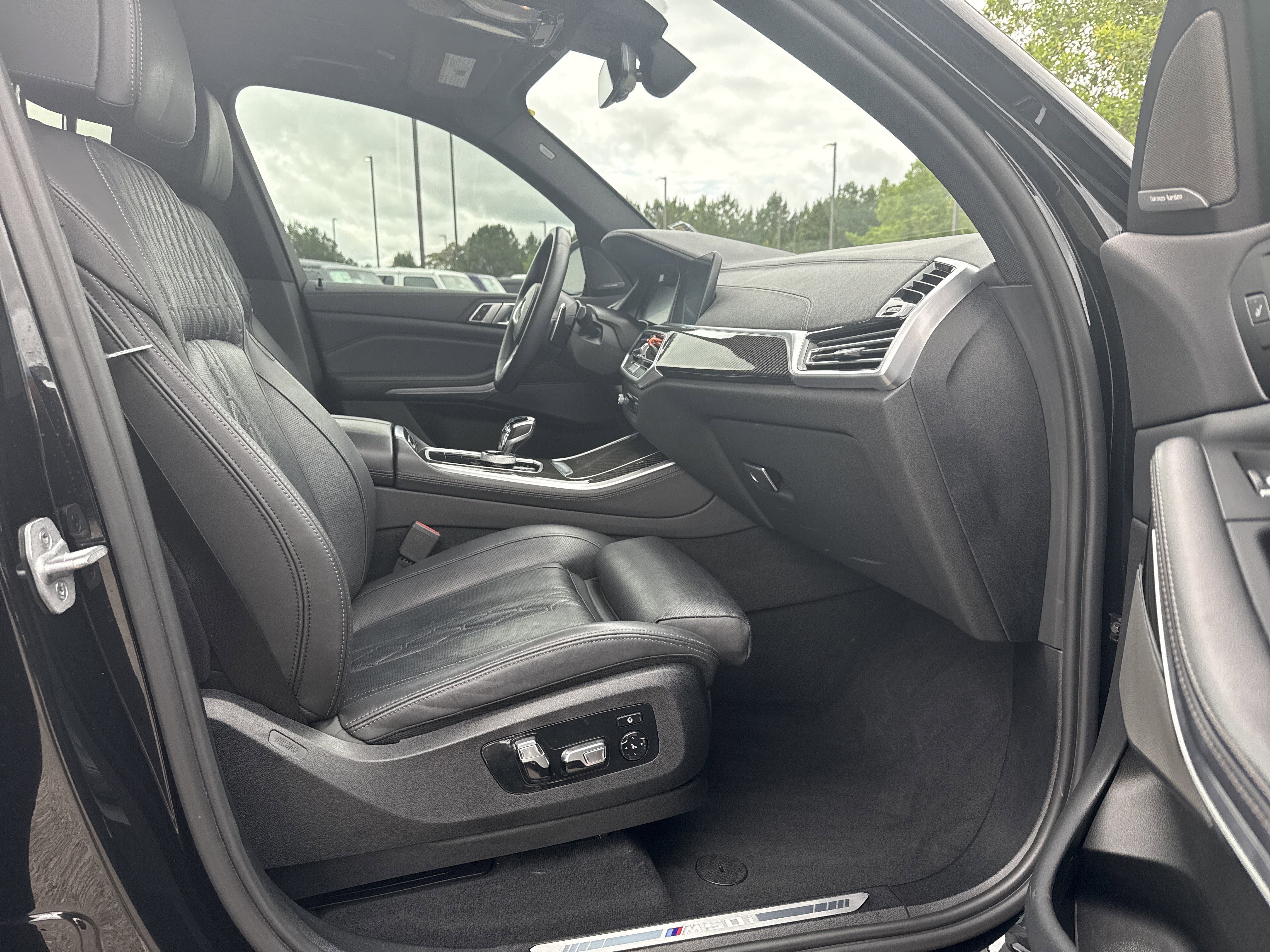Used 2023 Black Sapphire Metallic BMW M50i image 15