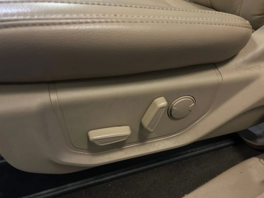 Used 2019 Oxford White Ford  image 22