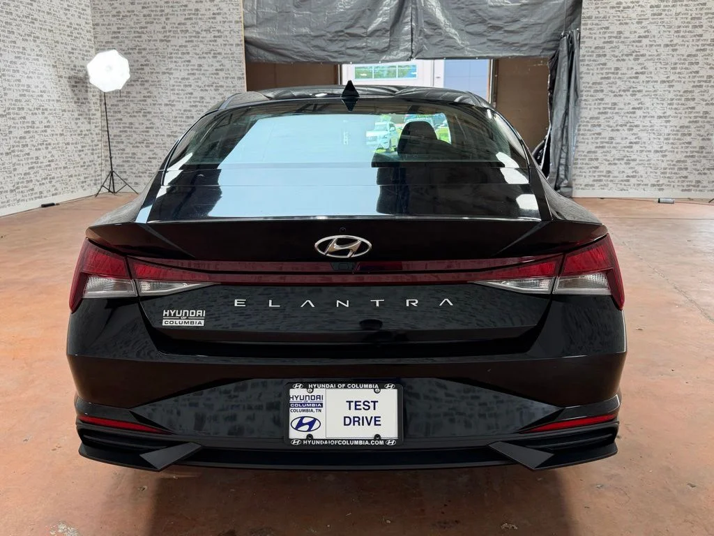 Used 2023 Phantom Black Hyundai SEL image 5