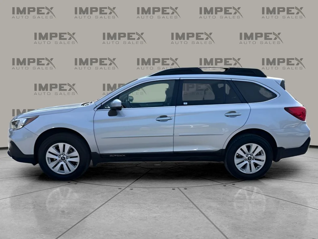 Used 2018 Silver Subaru 2.5i Premium image 3