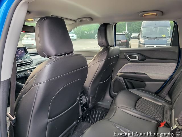 Used 2022 Blue Jeep Latitude image 11