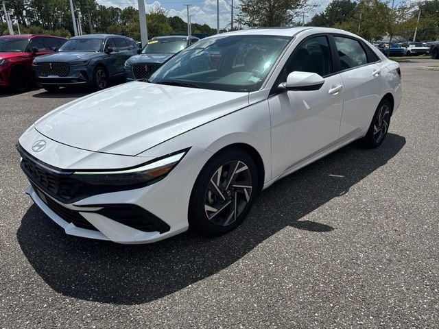 Certified Used 2025 White Hyundai SEL Convenience image 15