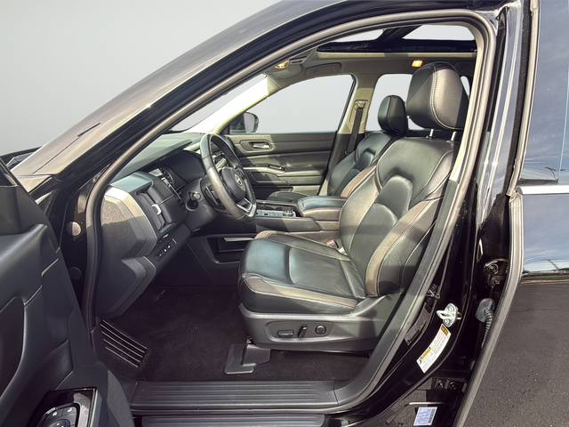 Used 2023 Black Nissan SL image 10