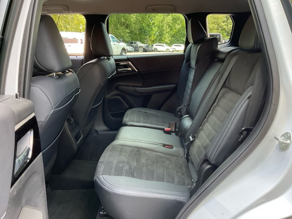 Used 2023 White Mitsubishi SE Special Edition image 29