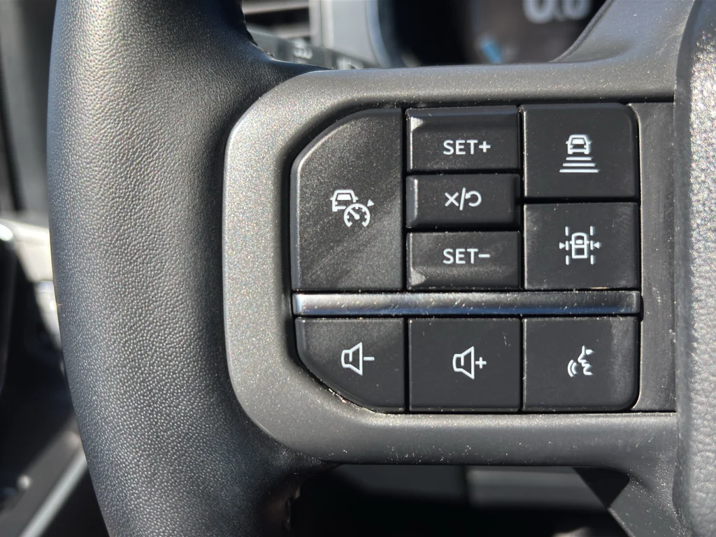 Used 2022 Agate Black Metallic Ford LARIAT image 16