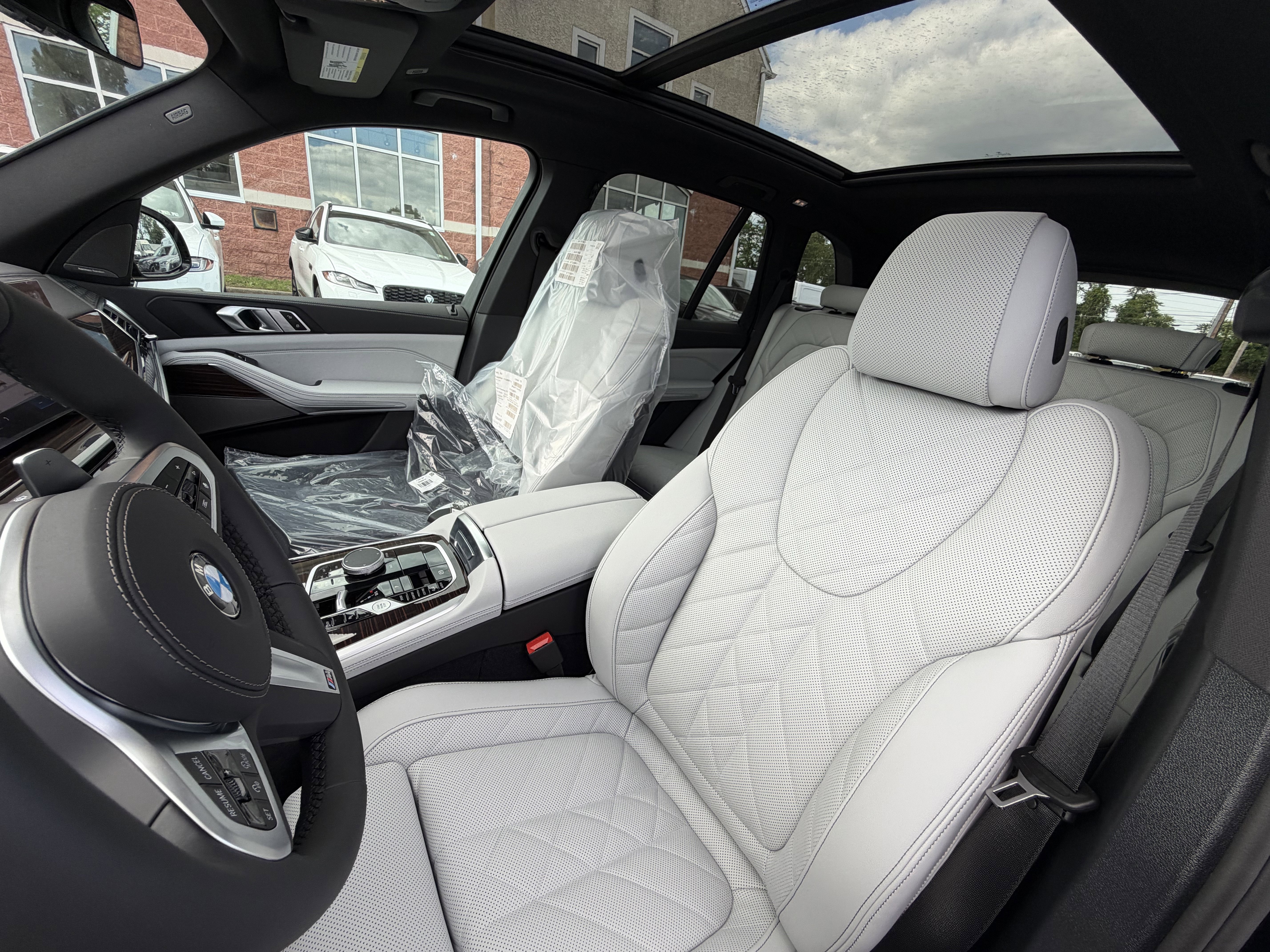 New 2026 Carbon Black Metallic BMW xDrive40i image 9