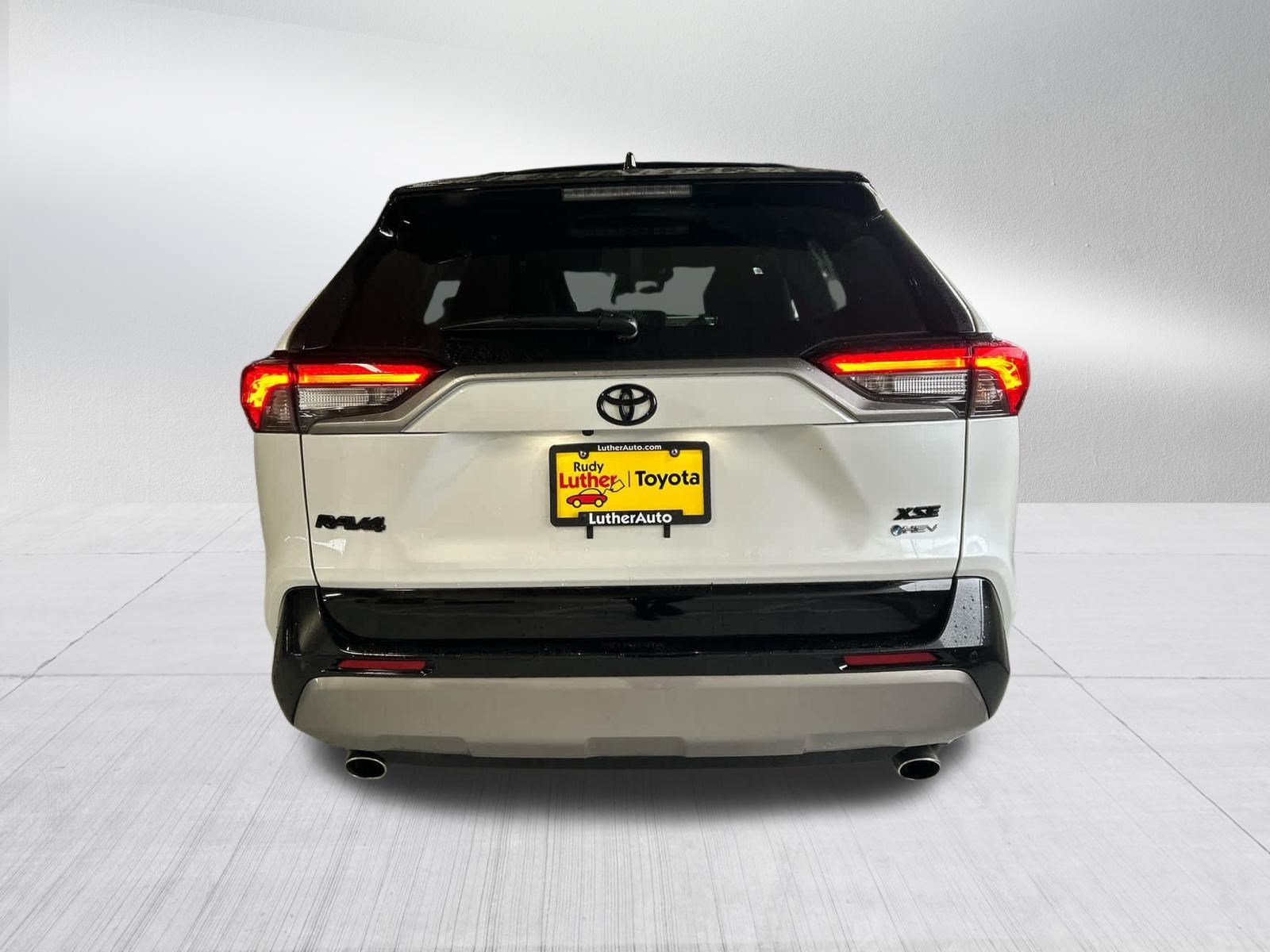 Certified Used 2025 Wind Chill Pearl/Midnight Black Metallic Toyota Hybrid XSE image 5