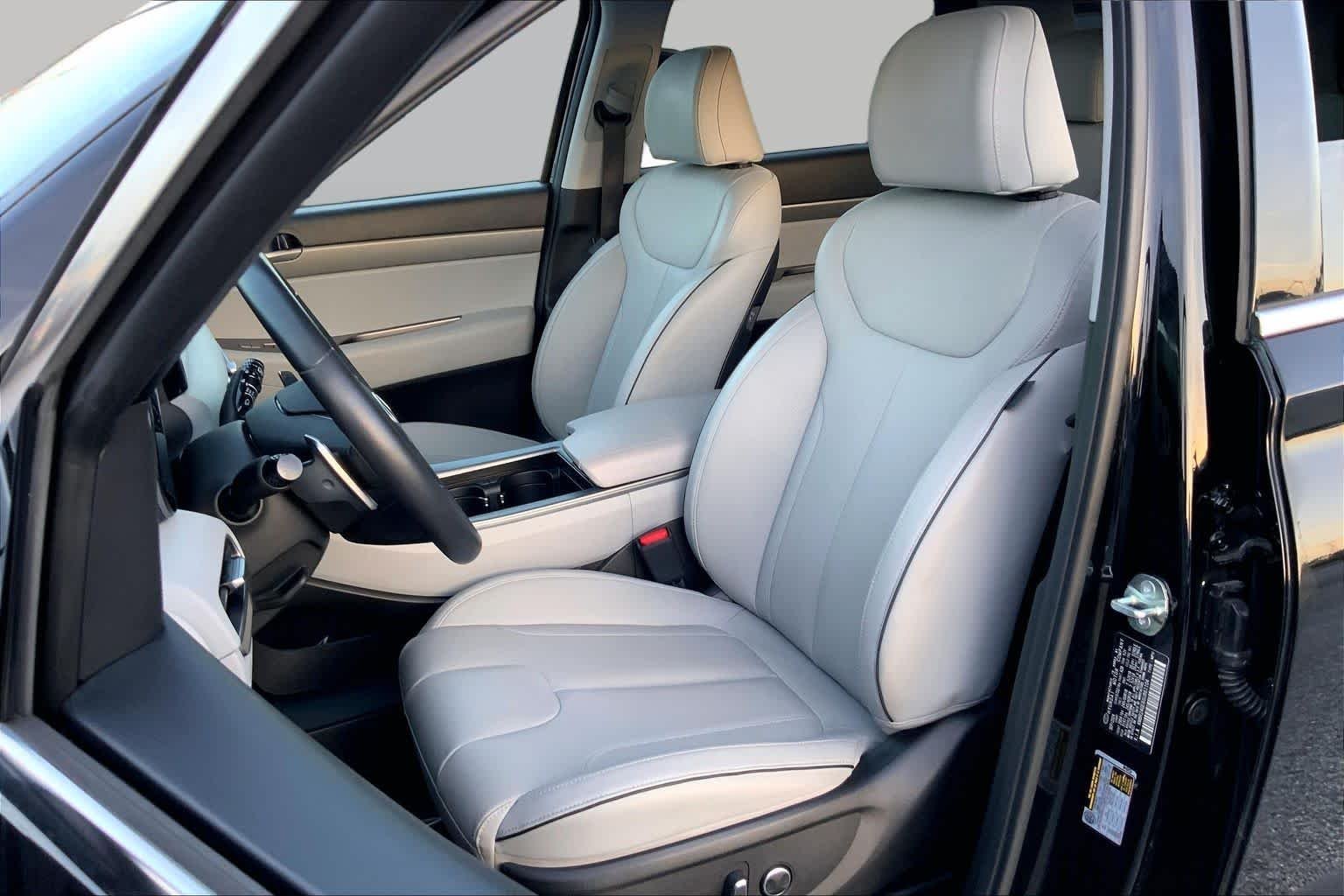 Used 2025 Abyss Black Pearl Hyundai SEL image 8