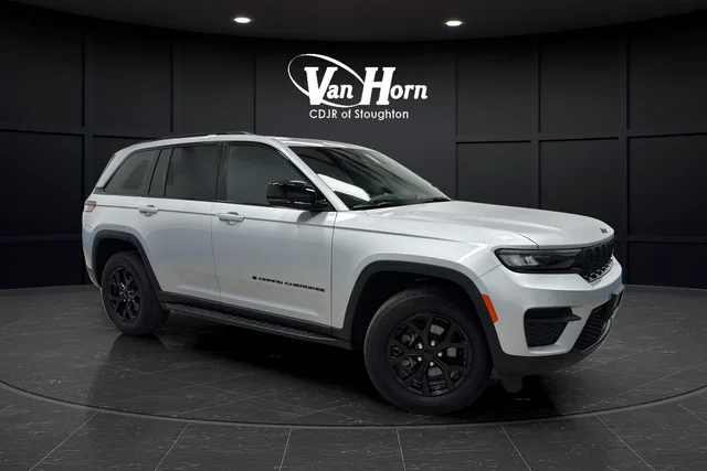 Used 2024 Silver Jeep Altitude X image 1
