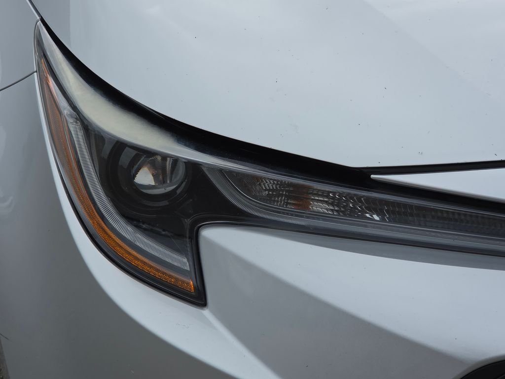 Used 2022 Silver Toyota LE image 14