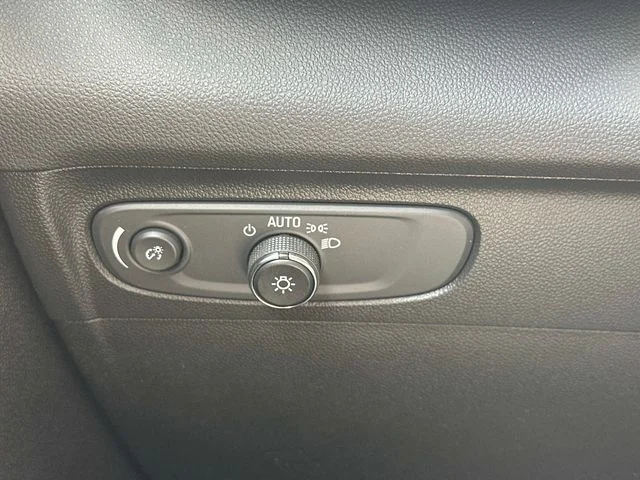 Used 2021 Blue Buick Essence image 26