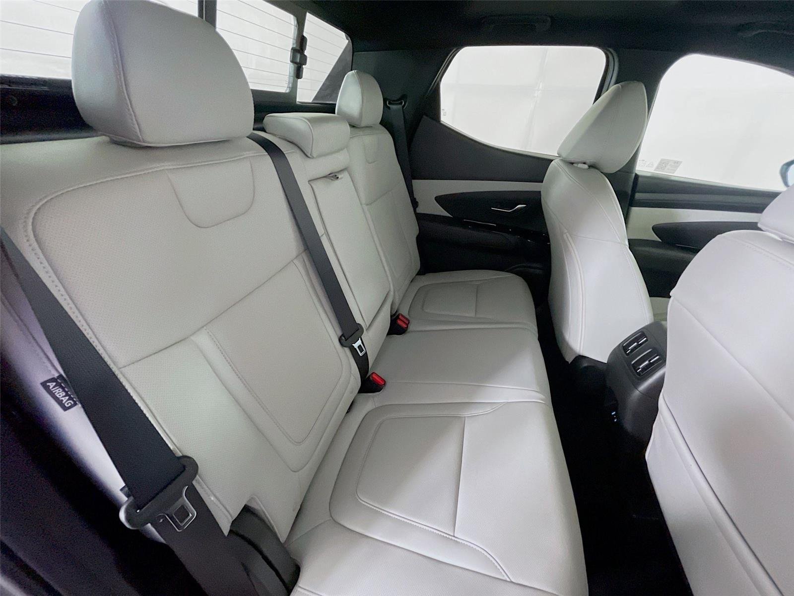 Used 2025 Hampton Gray Hyundai SEL Activity image 29