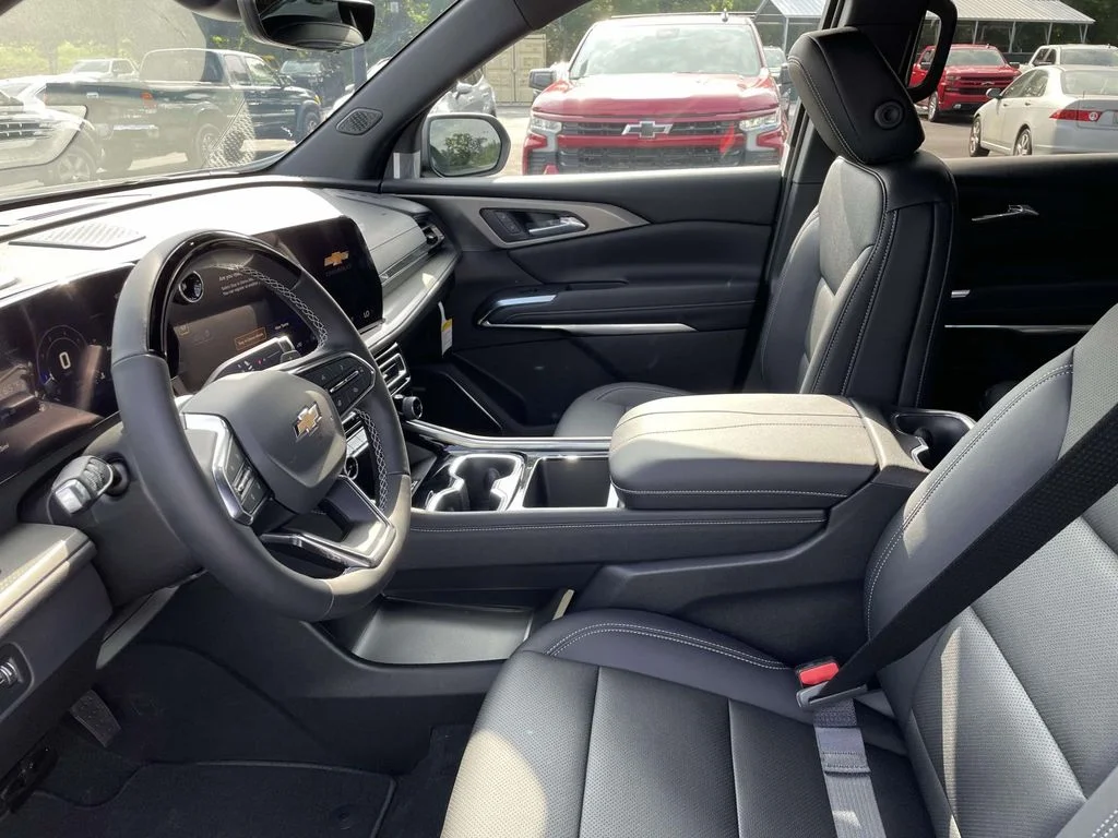 New 2026 Sterling Gray Metallic Chevrolet FWD LT image 21