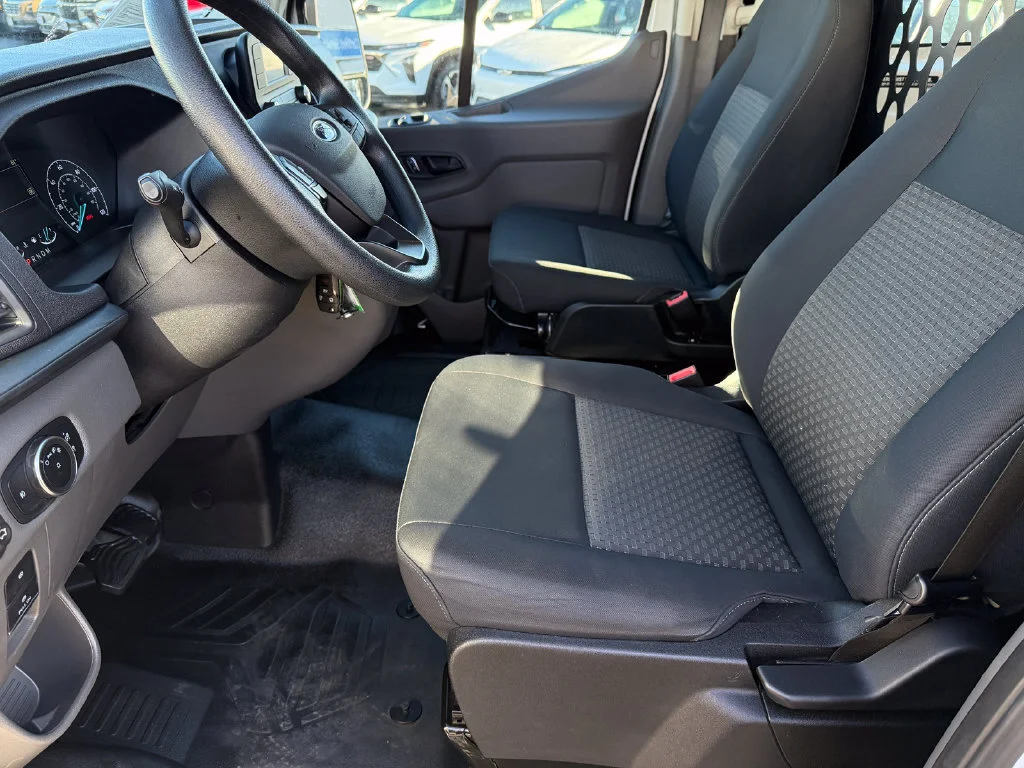 Used 2025  Ford T250 image 20