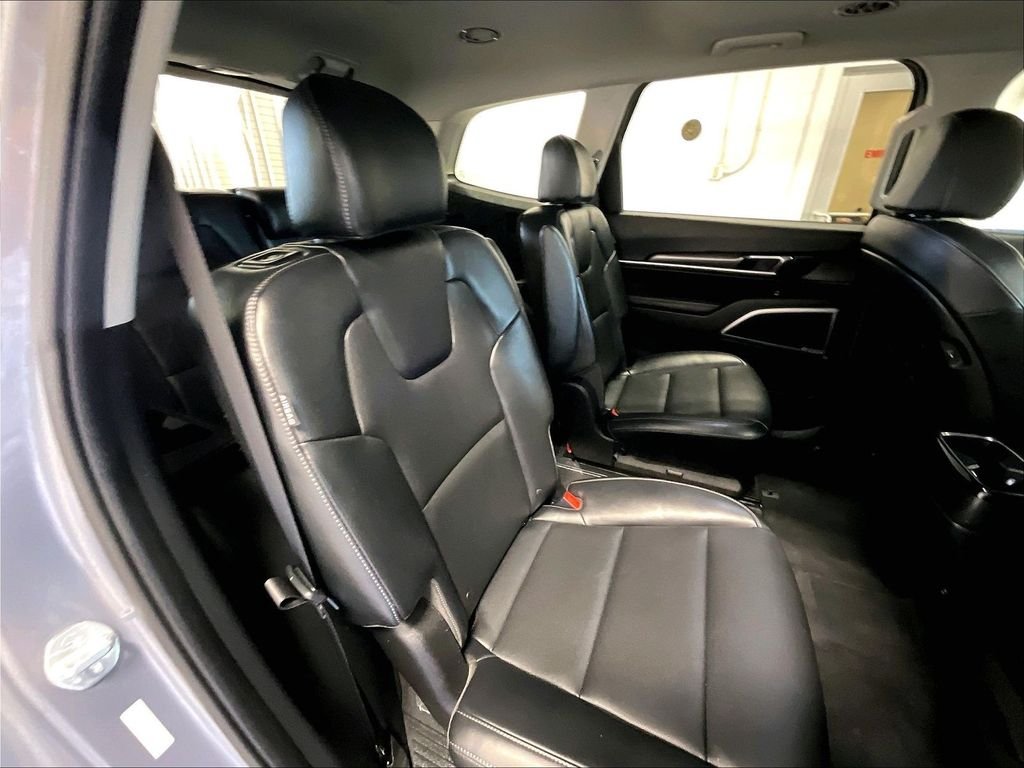 Used 2024 Everlasting Silver Kia S image 16