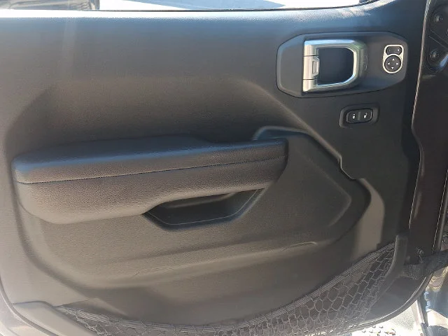 Used 2018 Gray Jeep Unlimited Rubicon image 11